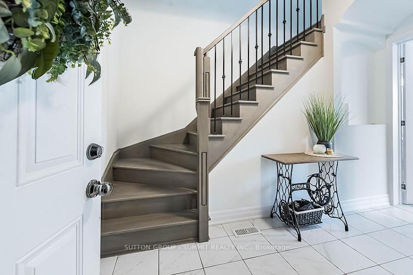 Photo 2 of 2277 Major Mackenzie Drive, Vaughan, Maple — HOMEH