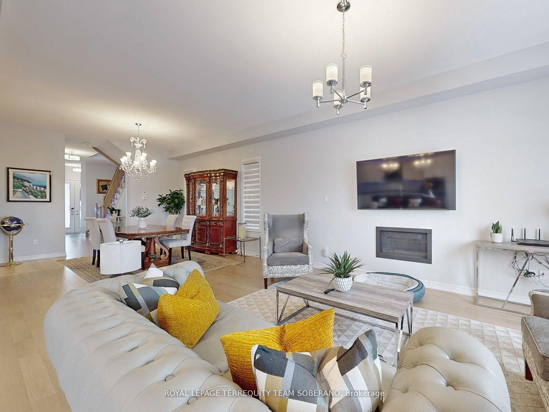Photo 7 of 80 Pine Hill Crescent, Aurora, Aurora Estates — HOMEH