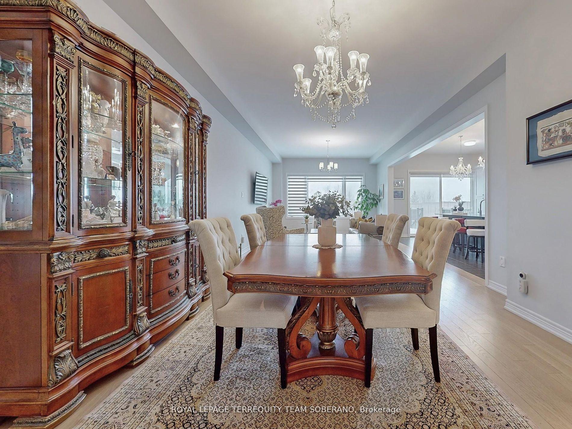 Photo 6 of 80 Pine Hill Crescent, Aurora, Aurora Estates — HOMEH