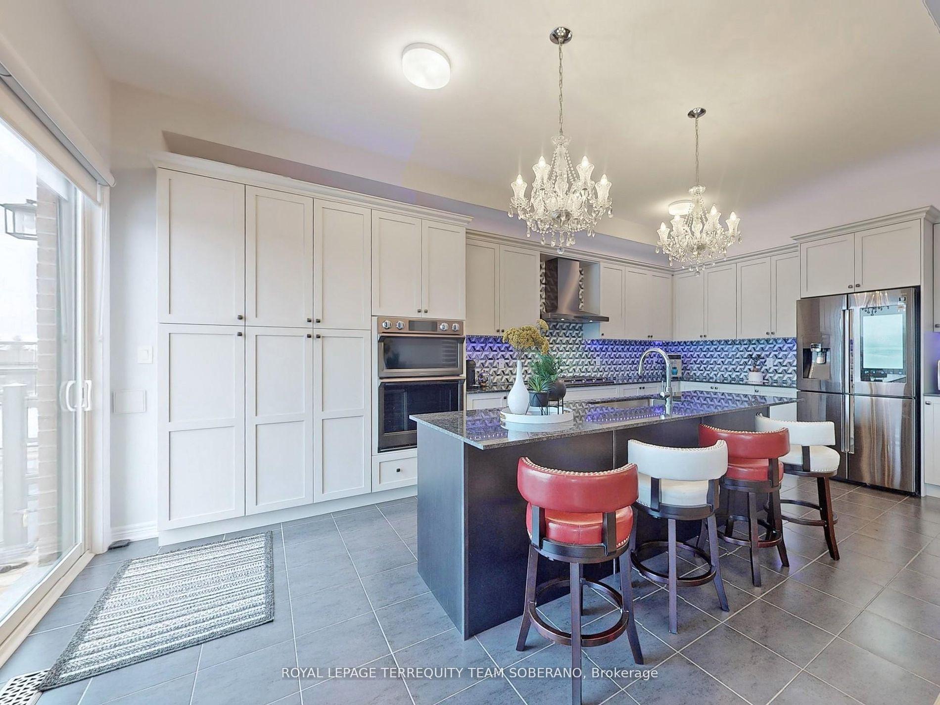 Photo 13 of 80 Pine Hill Crescent, Aurora, Aurora Estates — HOMEH