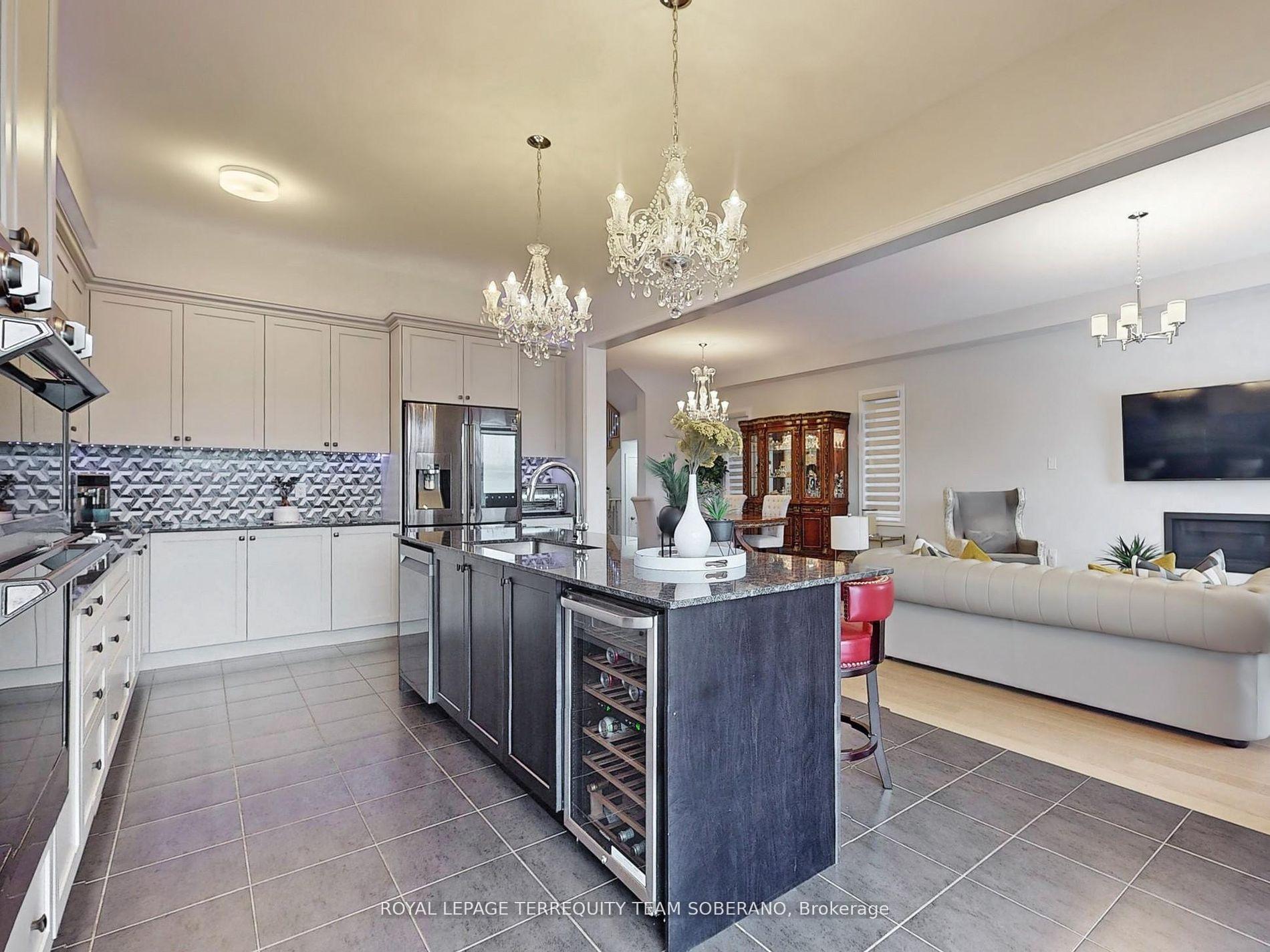 Photo 15 of 80 Pine Hill Crescent, Aurora, Aurora Estates — HOMEH
