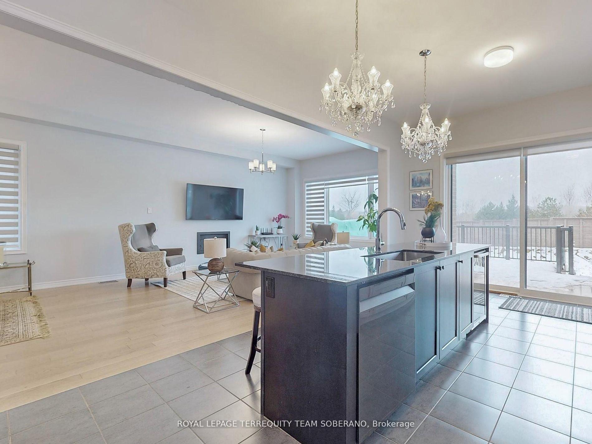 Photo 16 of 80 Pine Hill Crescent, Aurora, Aurora Estates — HOMEH