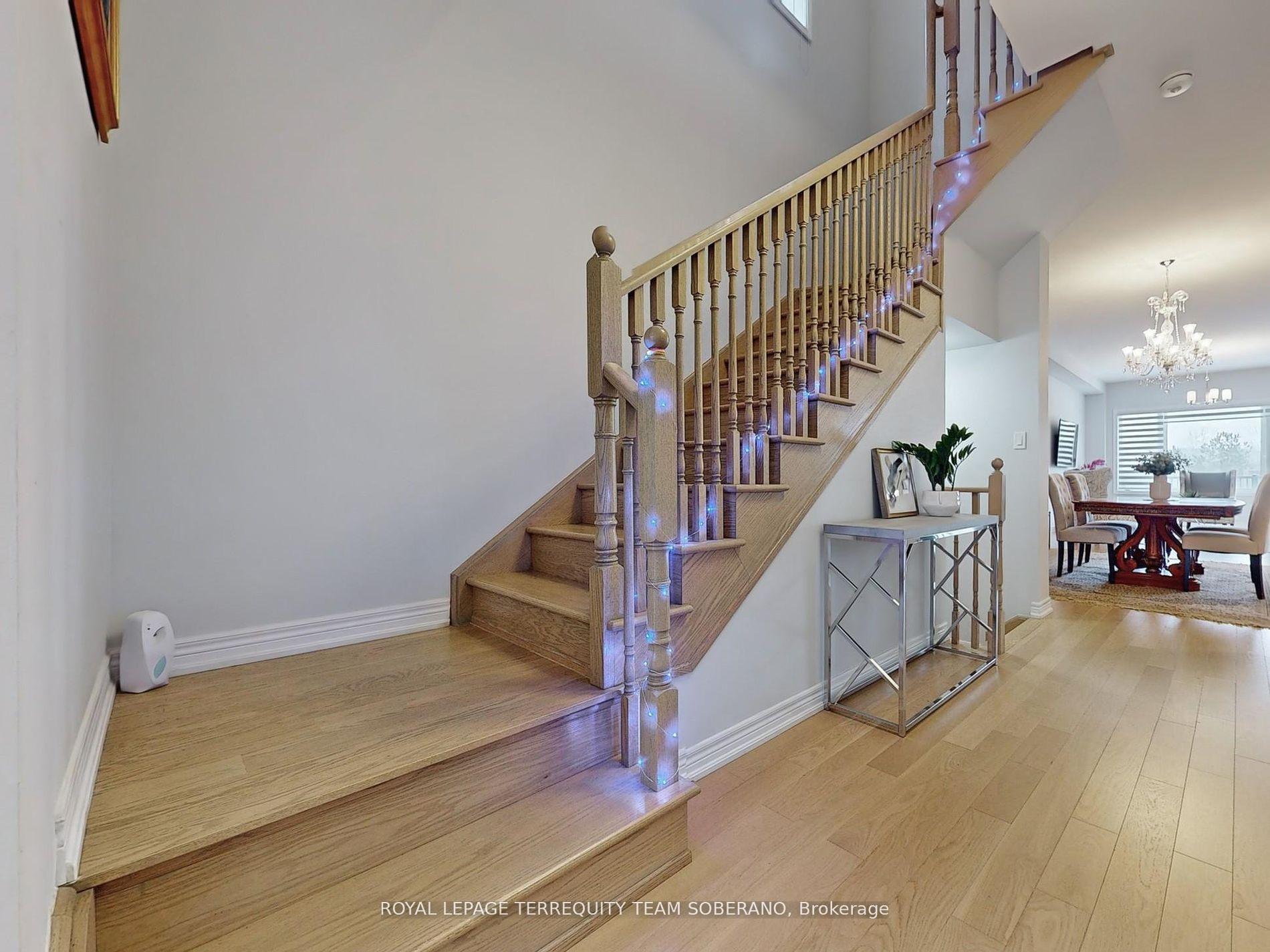 Photo 20 of 80 Pine Hill Crescent, Aurora, Aurora Estates — HOMEH