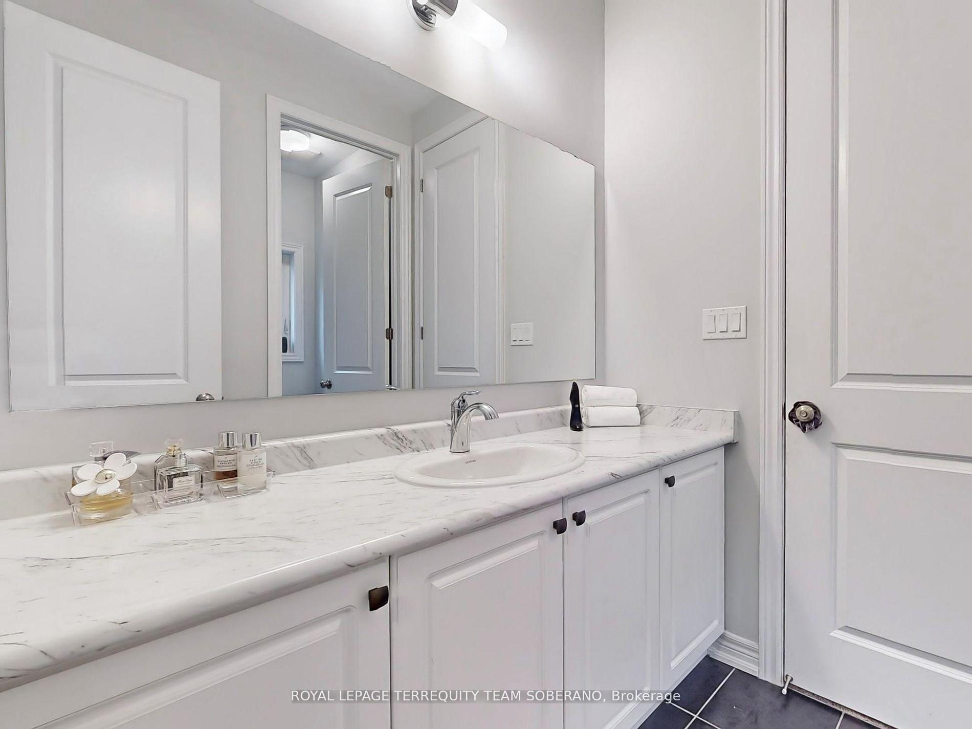 Photo 30 of 80 Pine Hill Crescent, Aurora, Aurora Estates — HOMEH