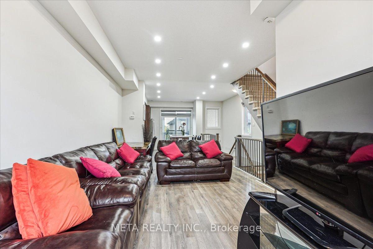 Photo 10 of 33 Donald Fleming Way, Whitby, Pringle Creek — HOMEH