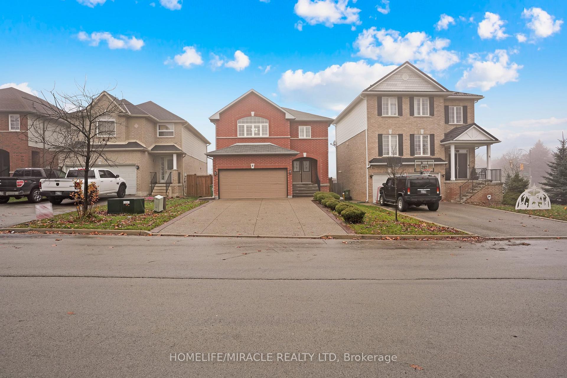 Front of 8 Meadow Wood Crescent
