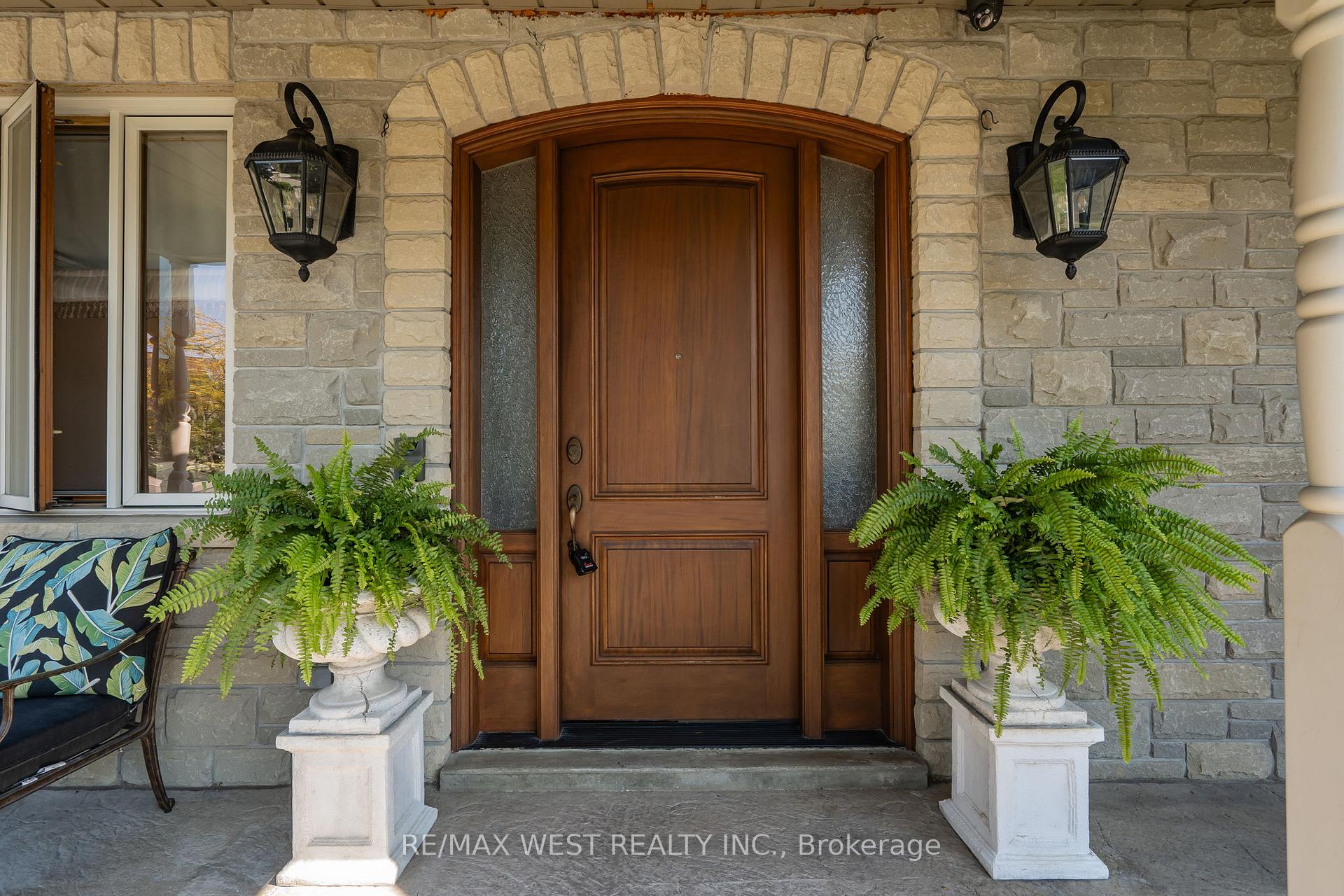 Photo 5 of 309 Treelawn Boulevard, Vaughan, Kleinburg — HOMEH