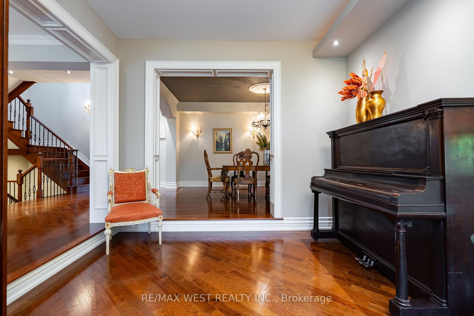 Photo 6 of 309 Treelawn Boulevard, Vaughan, Kleinburg — HOMEH