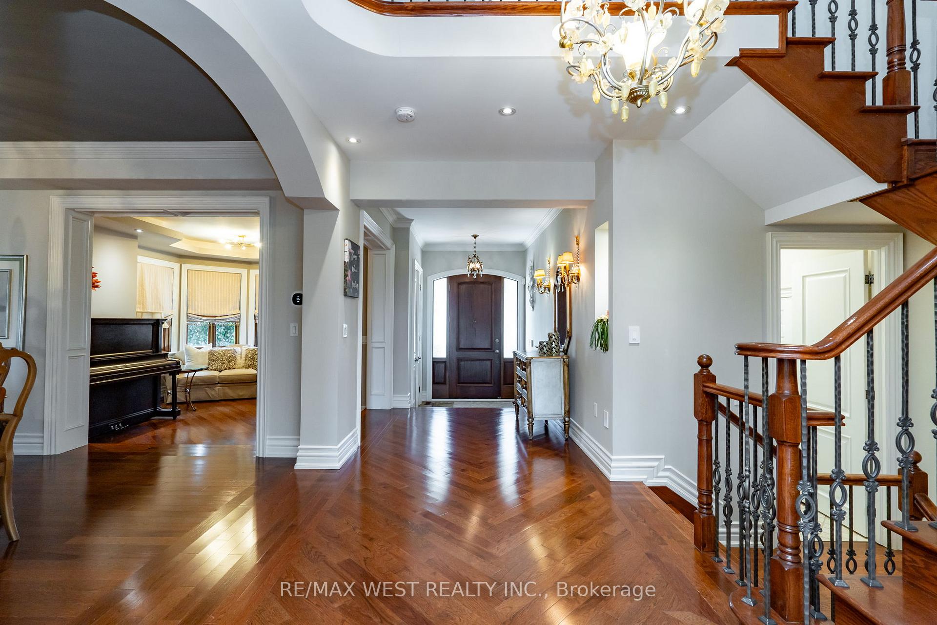 Photo 9 of 309 Treelawn Boulevard, Vaughan, Kleinburg — HOMEH