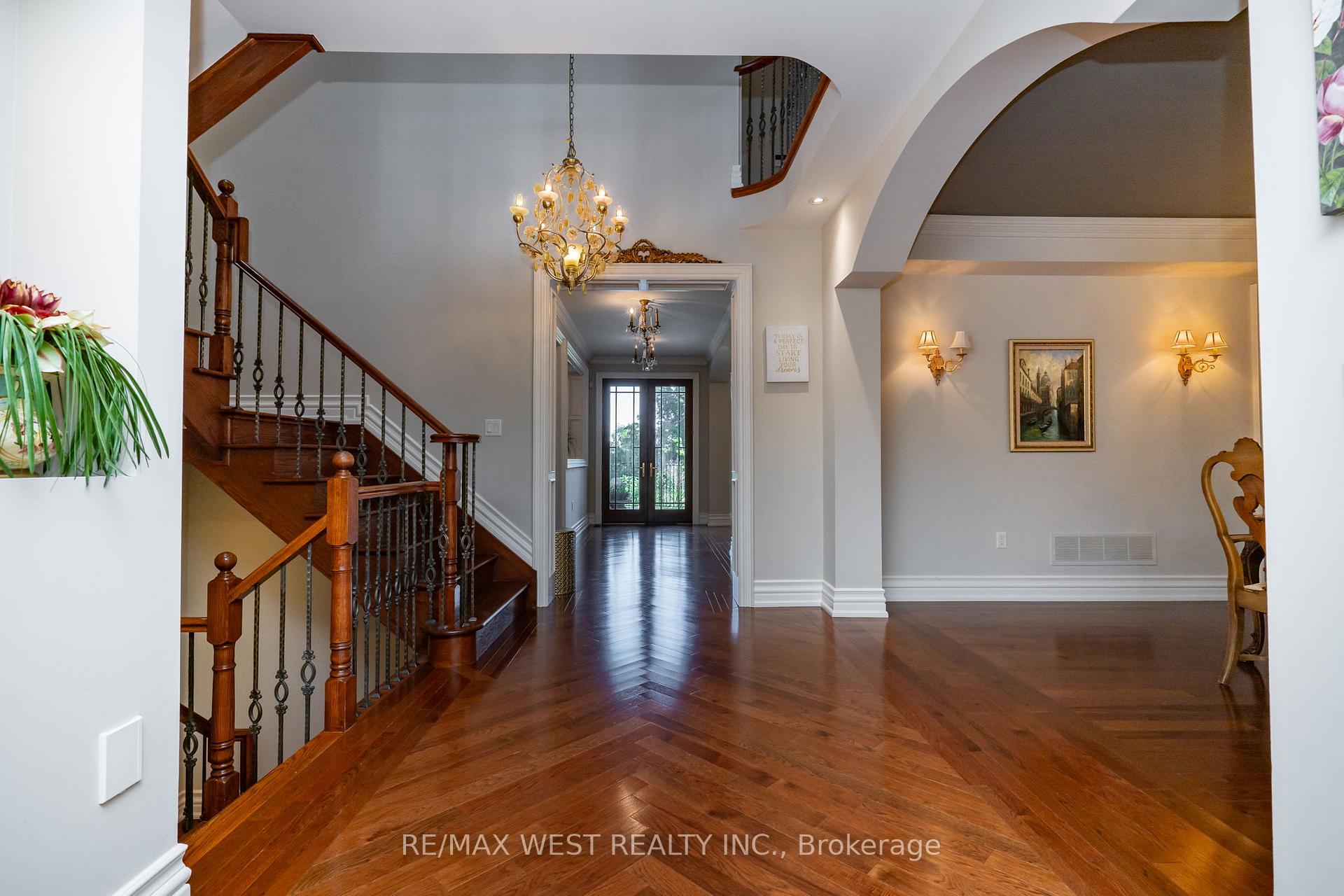 Photo 8 of 309 Treelawn Boulevard, Vaughan, Kleinburg — HOMEH