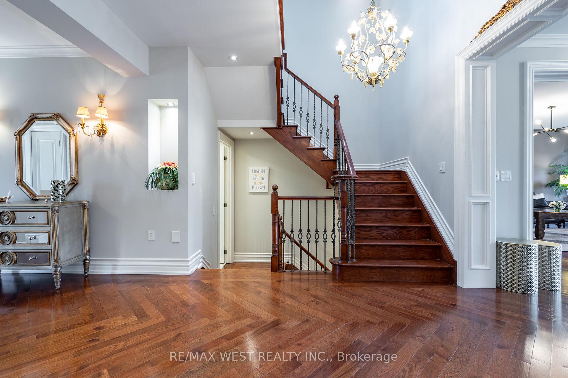 Photo 11 of 309 Treelawn Boulevard, Vaughan, Kleinburg — HOMEH