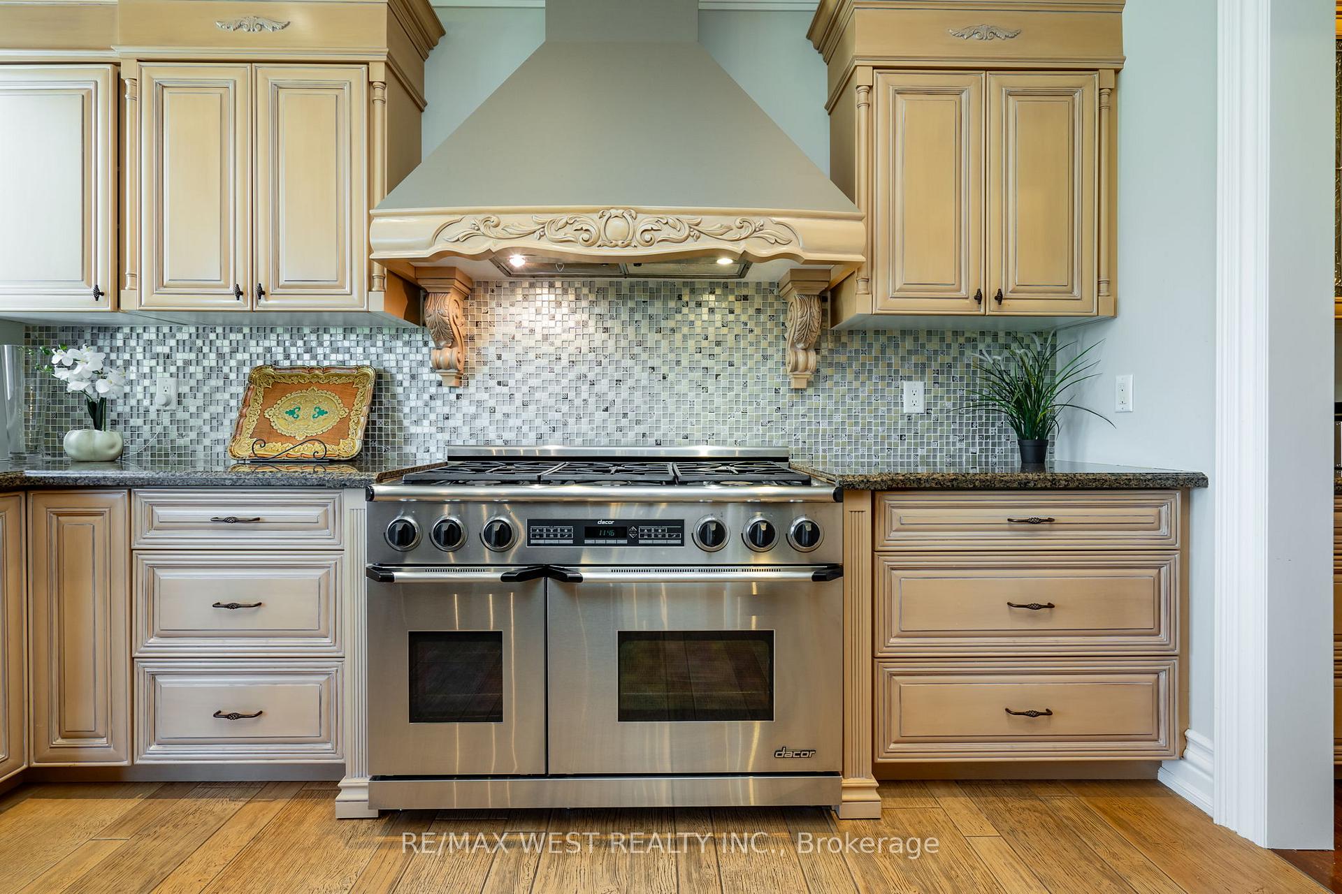 Photo 18 of 309 Treelawn Boulevard, Vaughan, Kleinburg — HOMEH