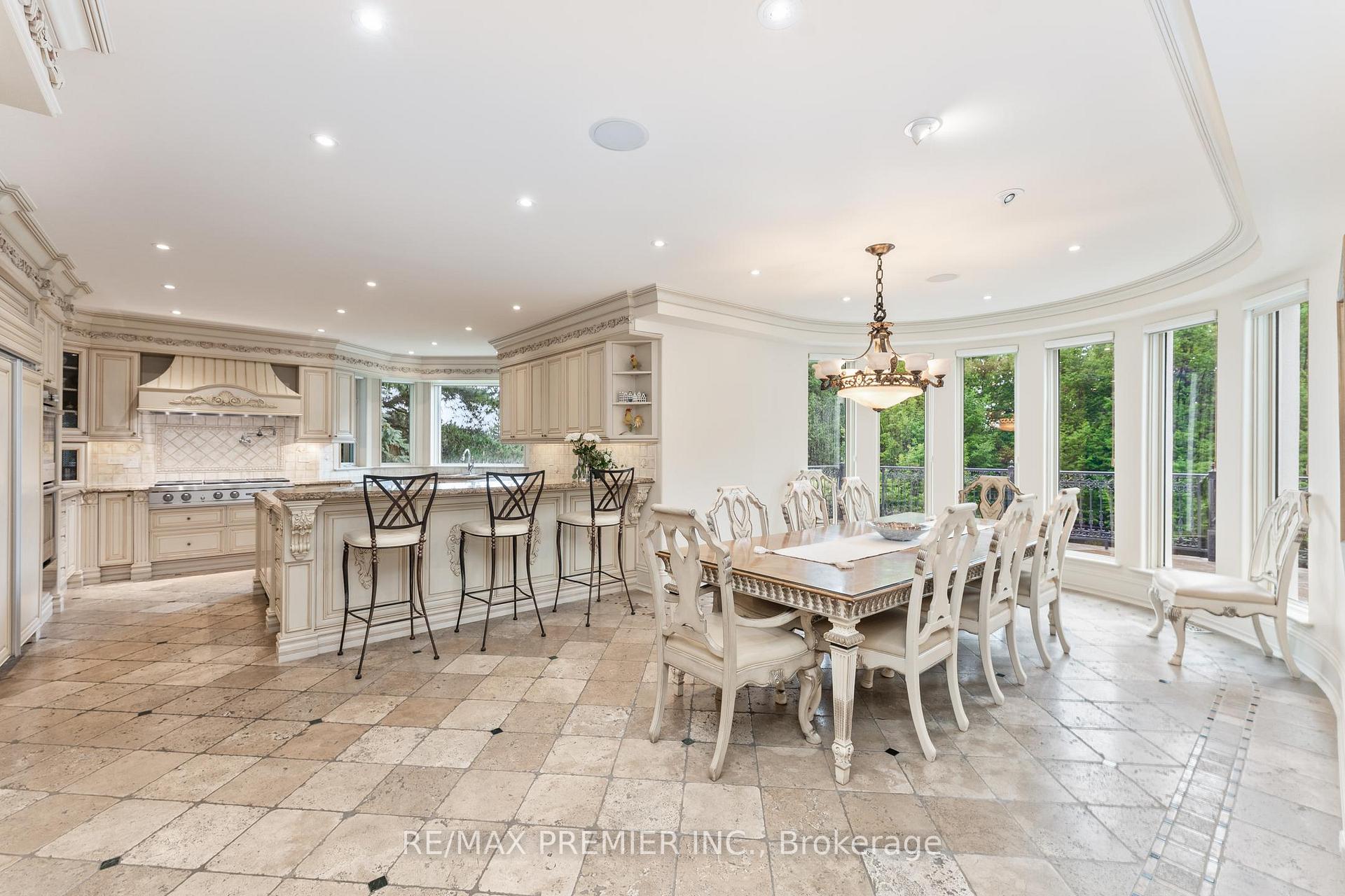 Photo 8 of 320 Balding Boulevard, Vaughan, East Woodbridge — HOMEH