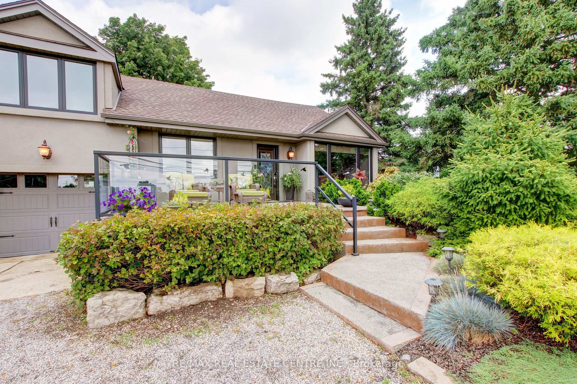Photo 2 of 8494 20 Road E, Hamilton, Rural Glanbrook — HOMEH