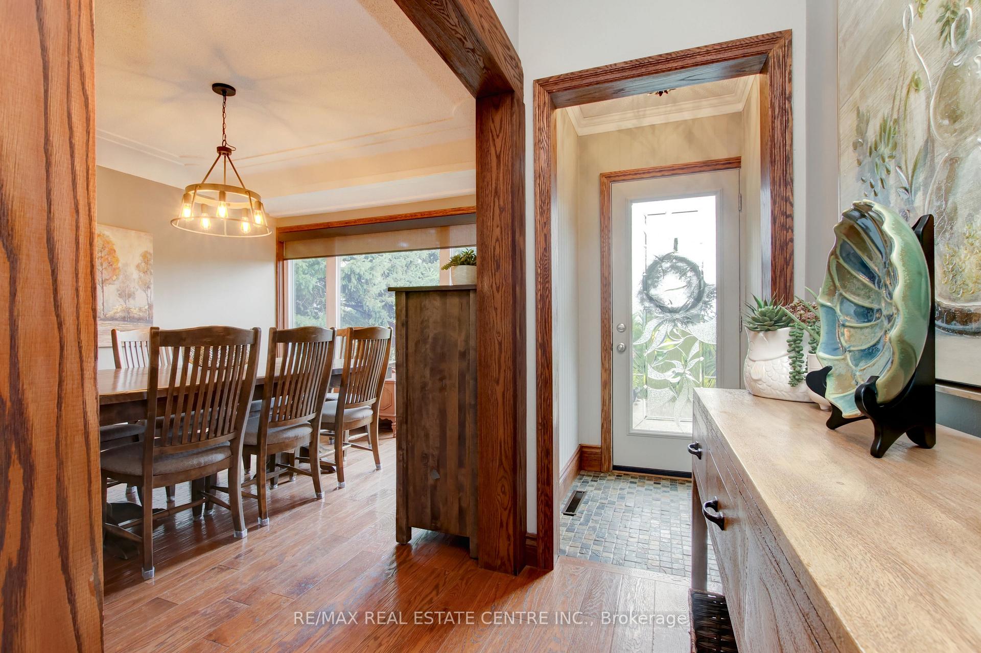 Photo 3 of 8494 20 Road E, Hamilton, Rural Glanbrook — HOMEH