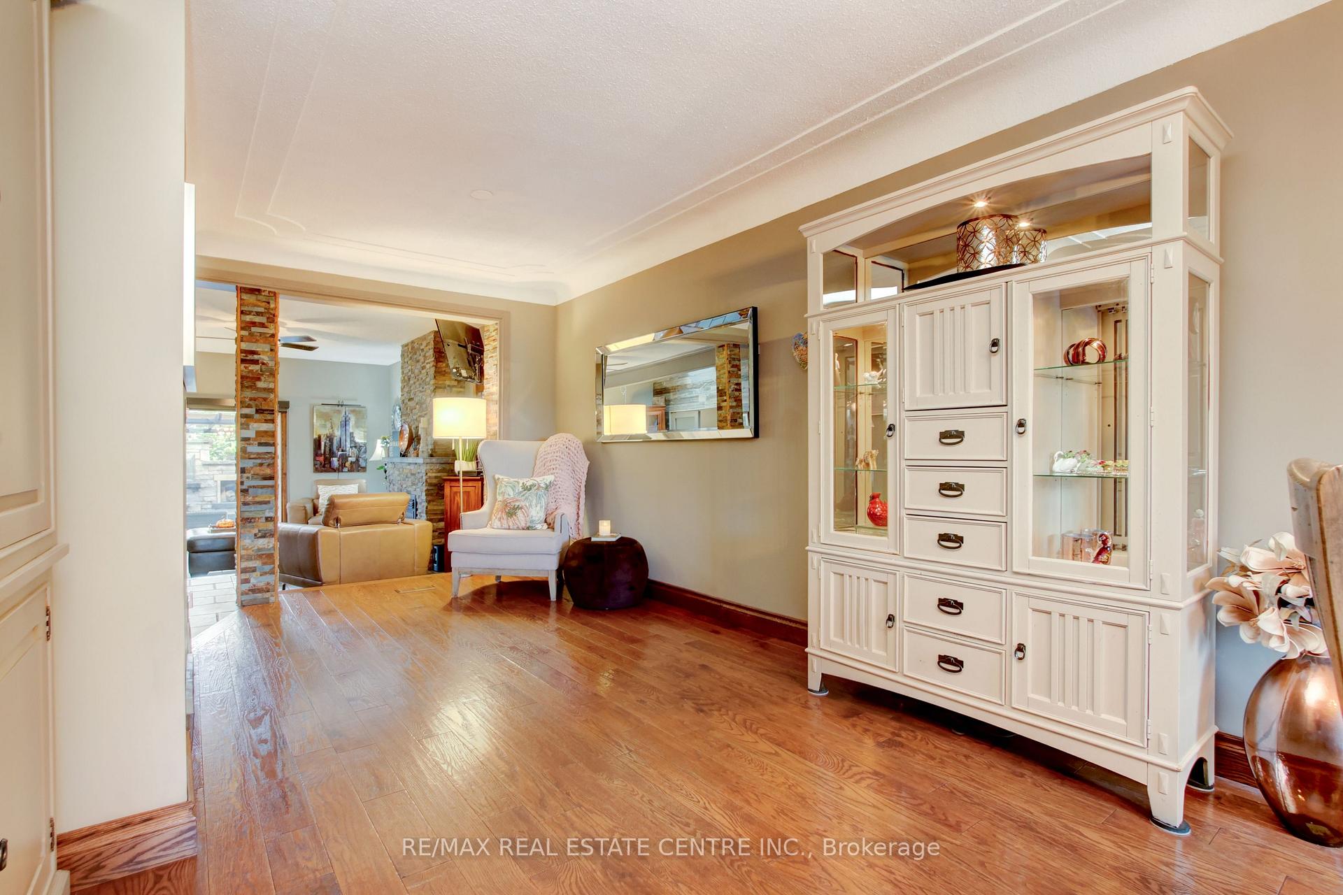 Photo 5 of 8494 20 Road E, Hamilton, Rural Glanbrook — HOMEH