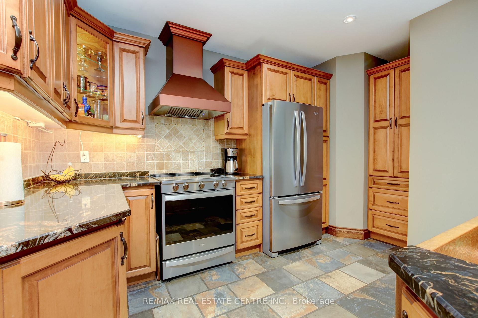 Photo 8 of 8494 20 Road E, Hamilton, Rural Glanbrook — HOMEH