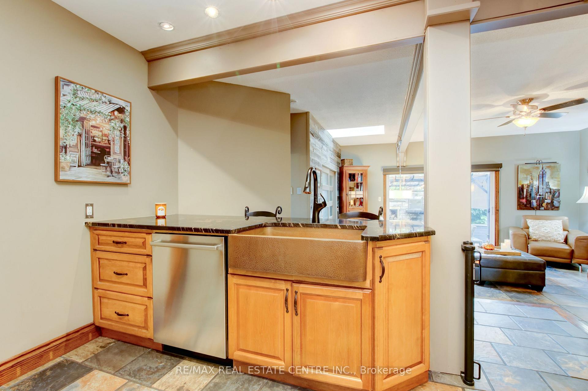 Photo 6 of 8494 20 Road E, Hamilton, Rural Glanbrook — HOMEH