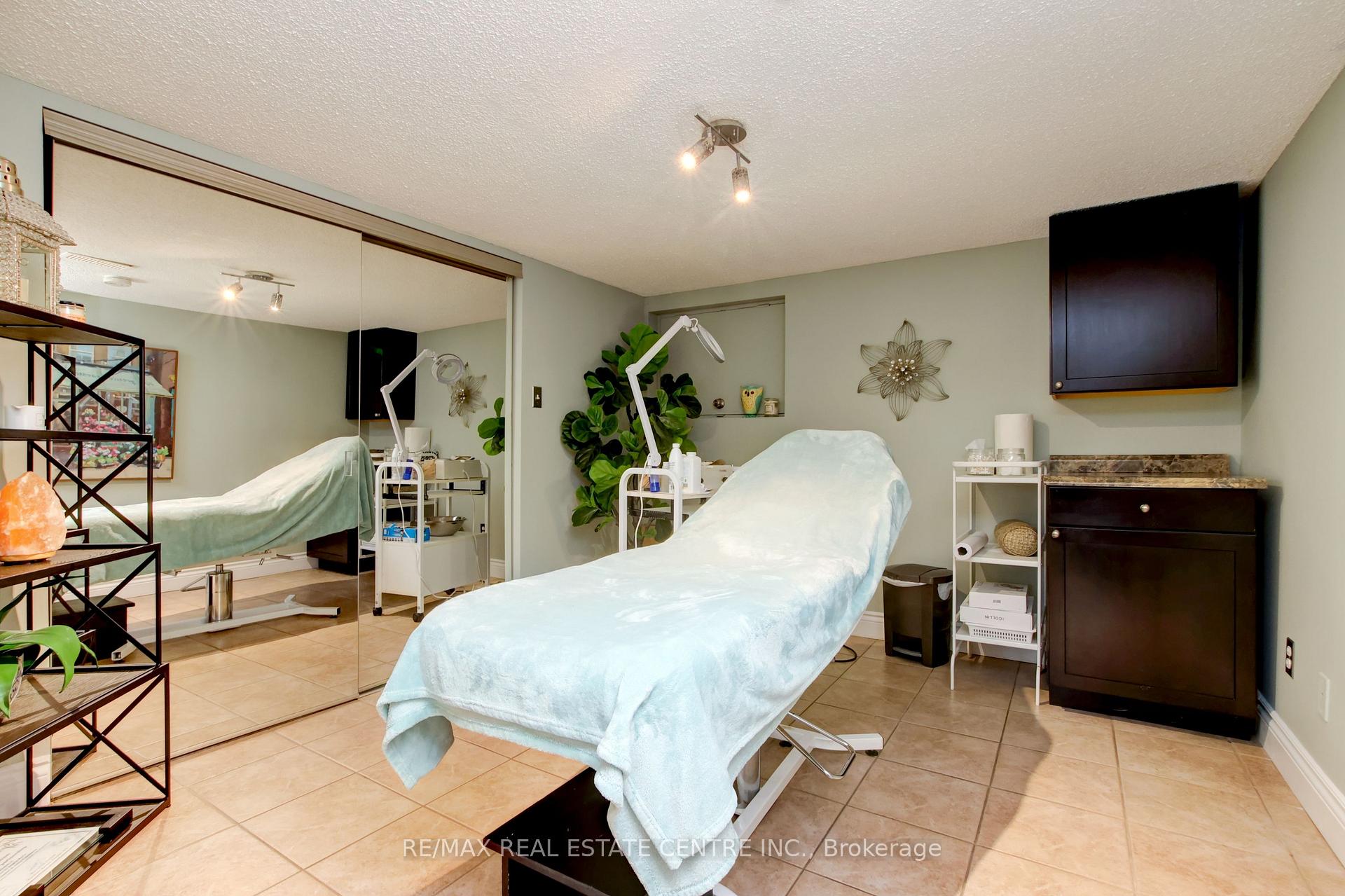 Photo 25 of 8494 20 Road E, Hamilton, Rural Glanbrook — HOMEH