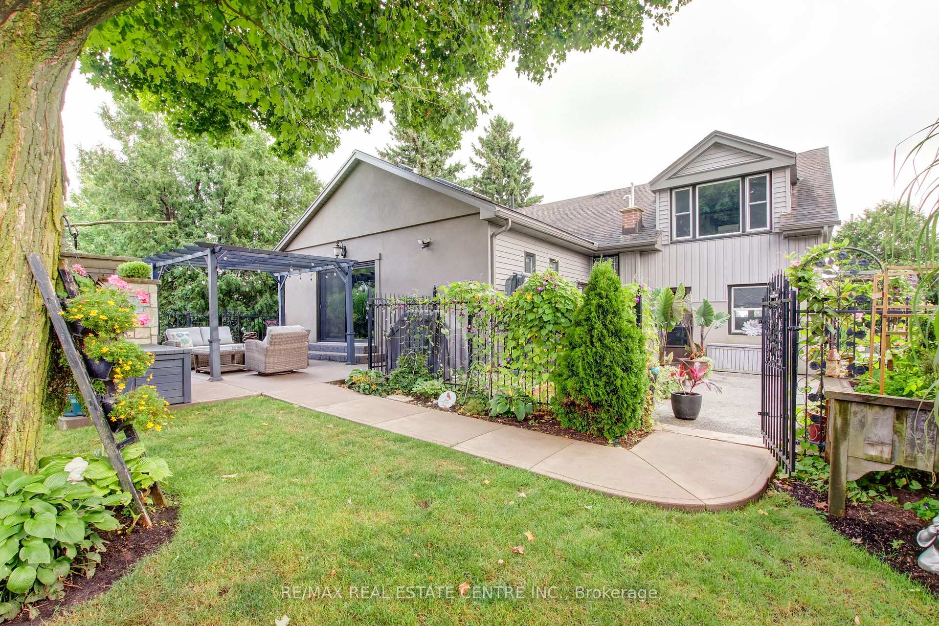 Photo 31 of 8494 20 Road E, Hamilton, Rural Glanbrook — HOMEH