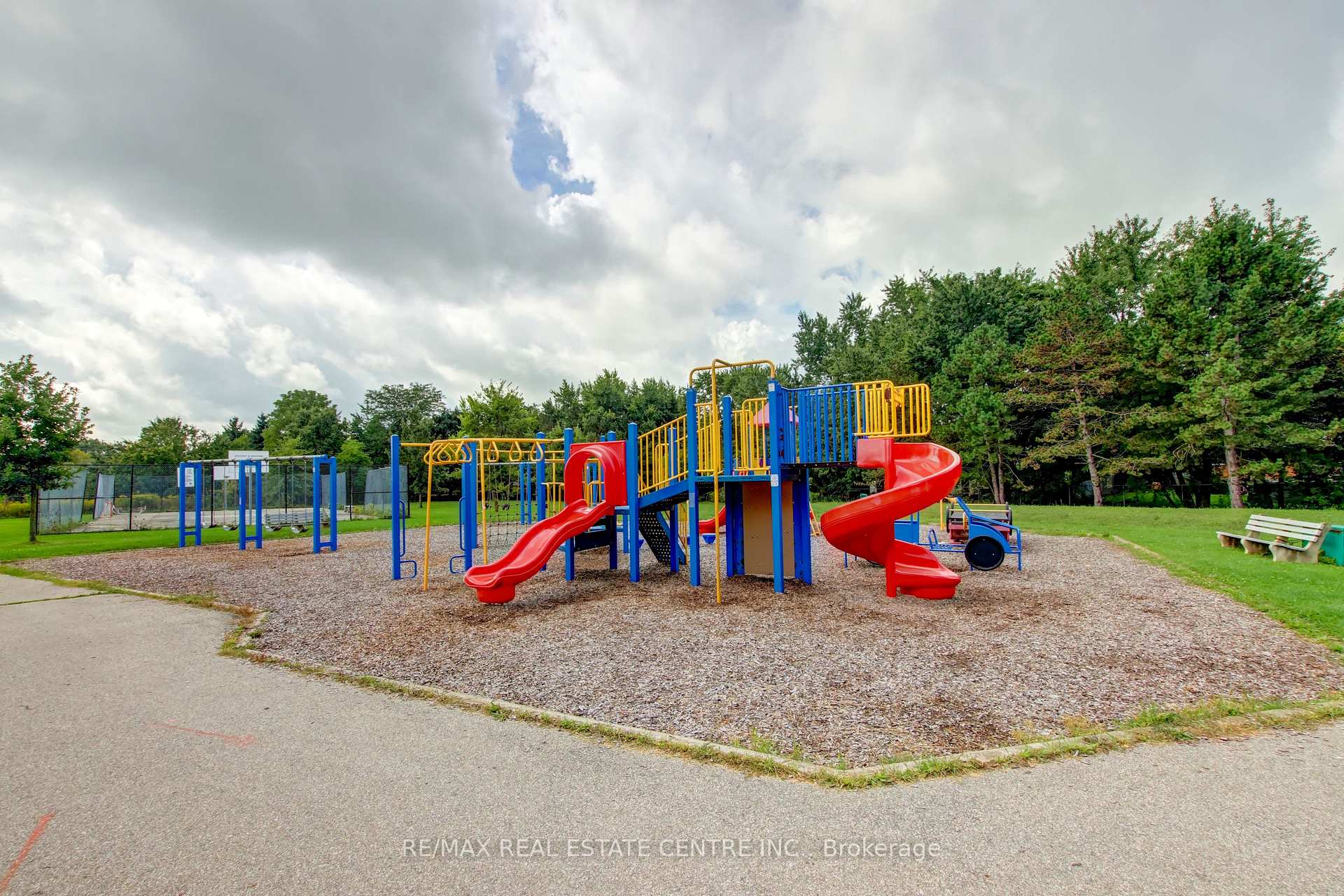 Photo 37 of 8494 20 Road E, Hamilton, Rural Glanbrook — HOMEH