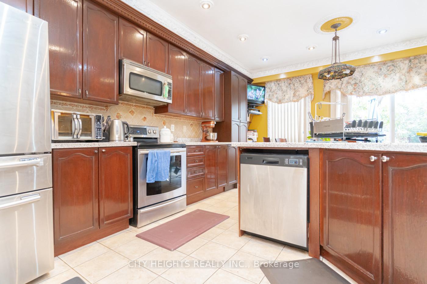 Photo 10 of 21 Pathmaster Road, Brampton, Bram East — HOMEH