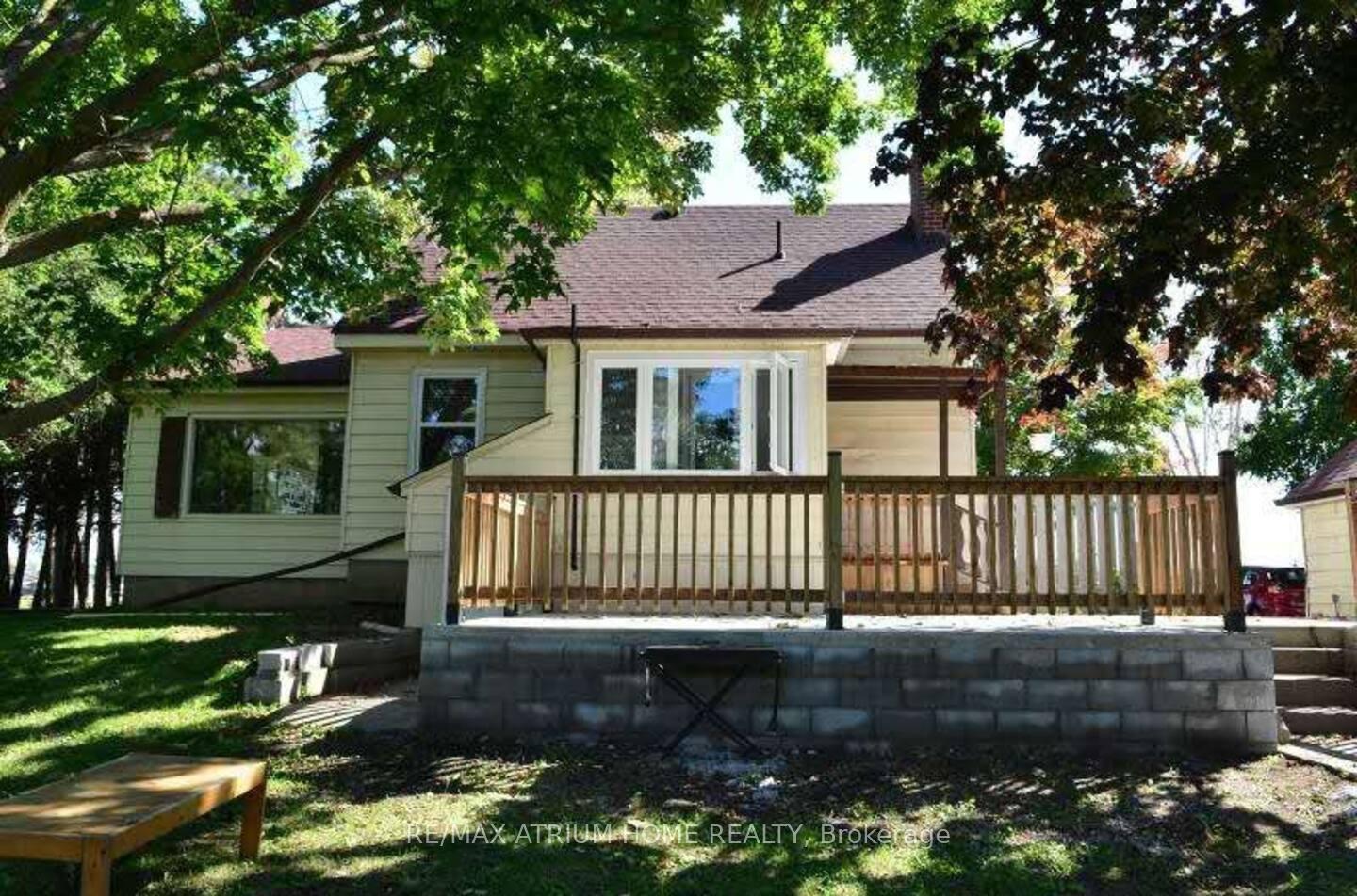 Photo 2 of 1680 Victoria Street W, Whitby, Rural Whitby — HOMEH