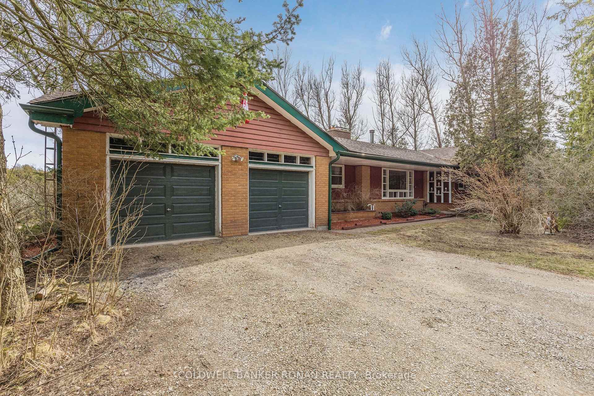 Front of 689 Highpoint Side Road
