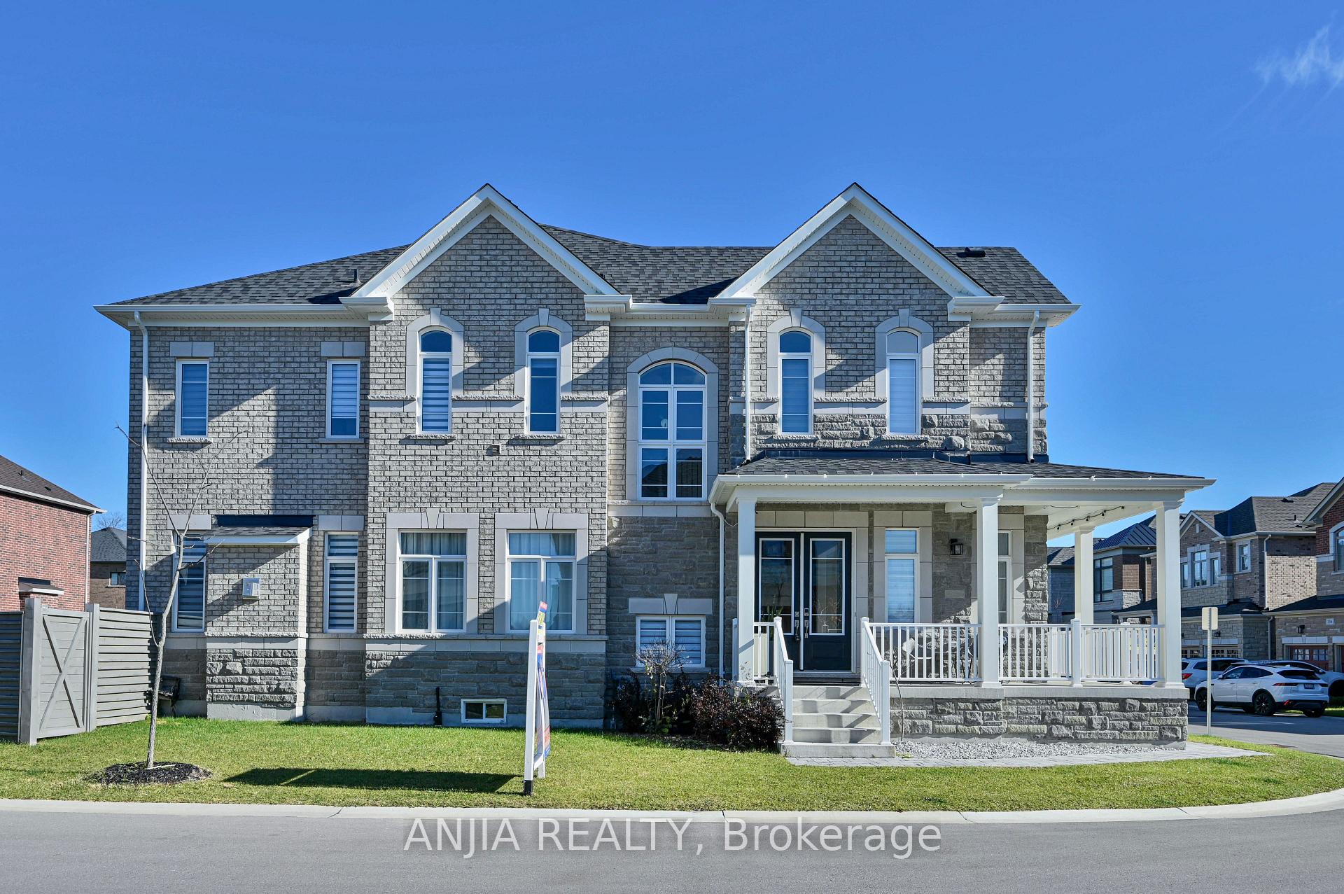 Photo 6 of 129 Pine Hill Crescent, Aurora, Aurora Estates — HOMEH