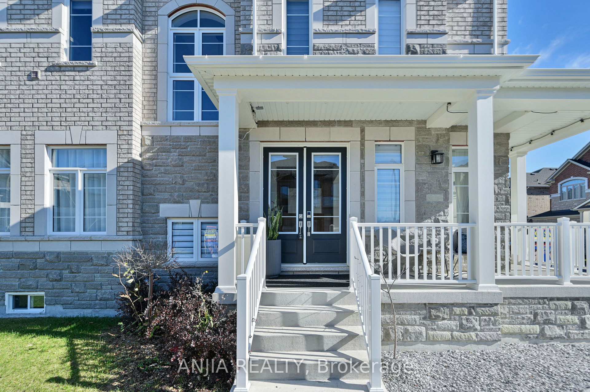 Photo 7 of 129 Pine Hill Crescent, Aurora, Aurora Estates — HOMEH