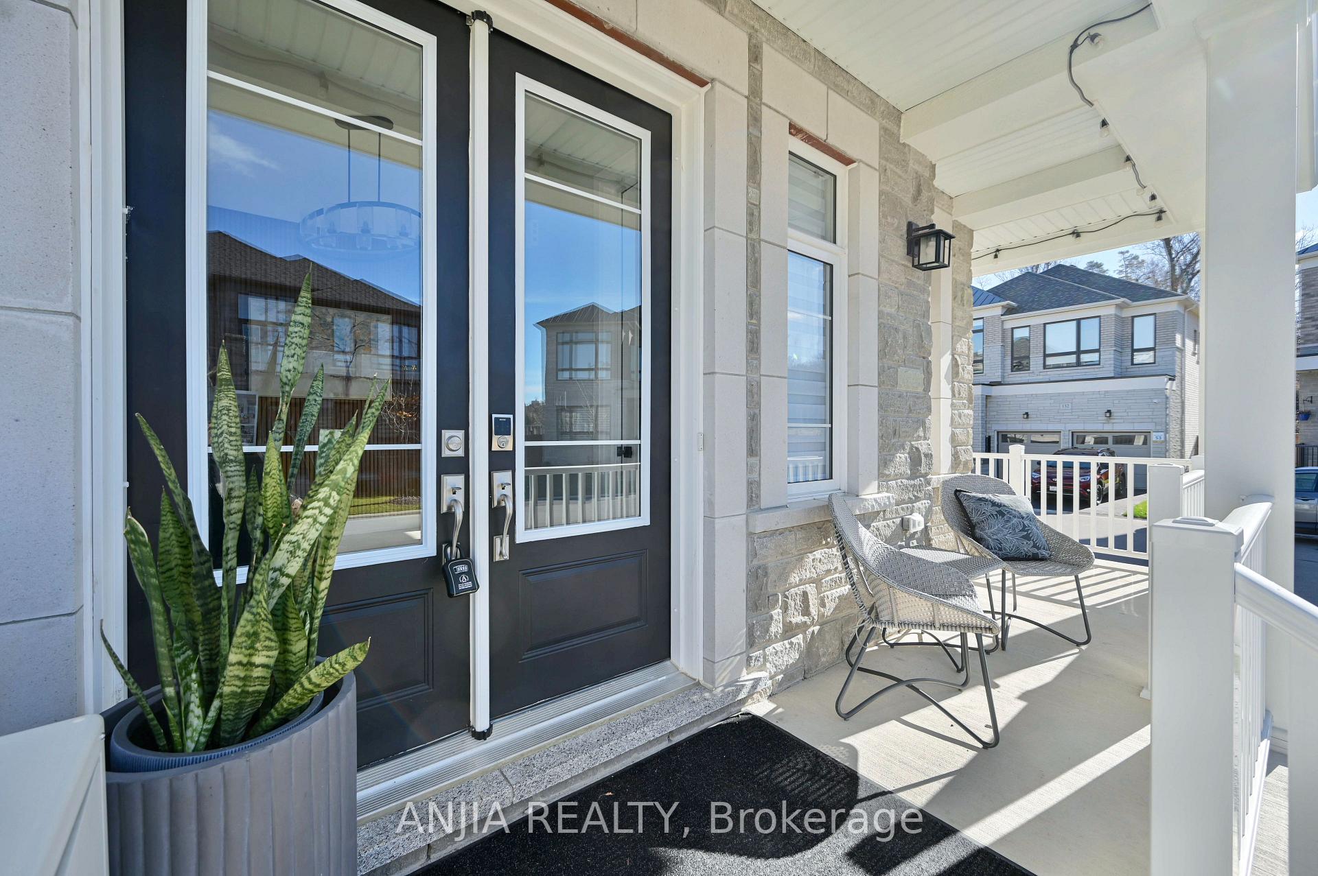 Photo 8 of 129 Pine Hill Crescent, Aurora, Aurora Estates — HOMEH