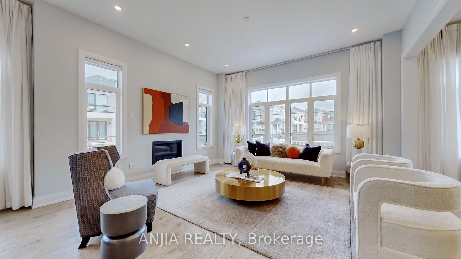 Photo 2 of 129 Pine Hill Crescent, Aurora, Aurora Estates — HOMEH