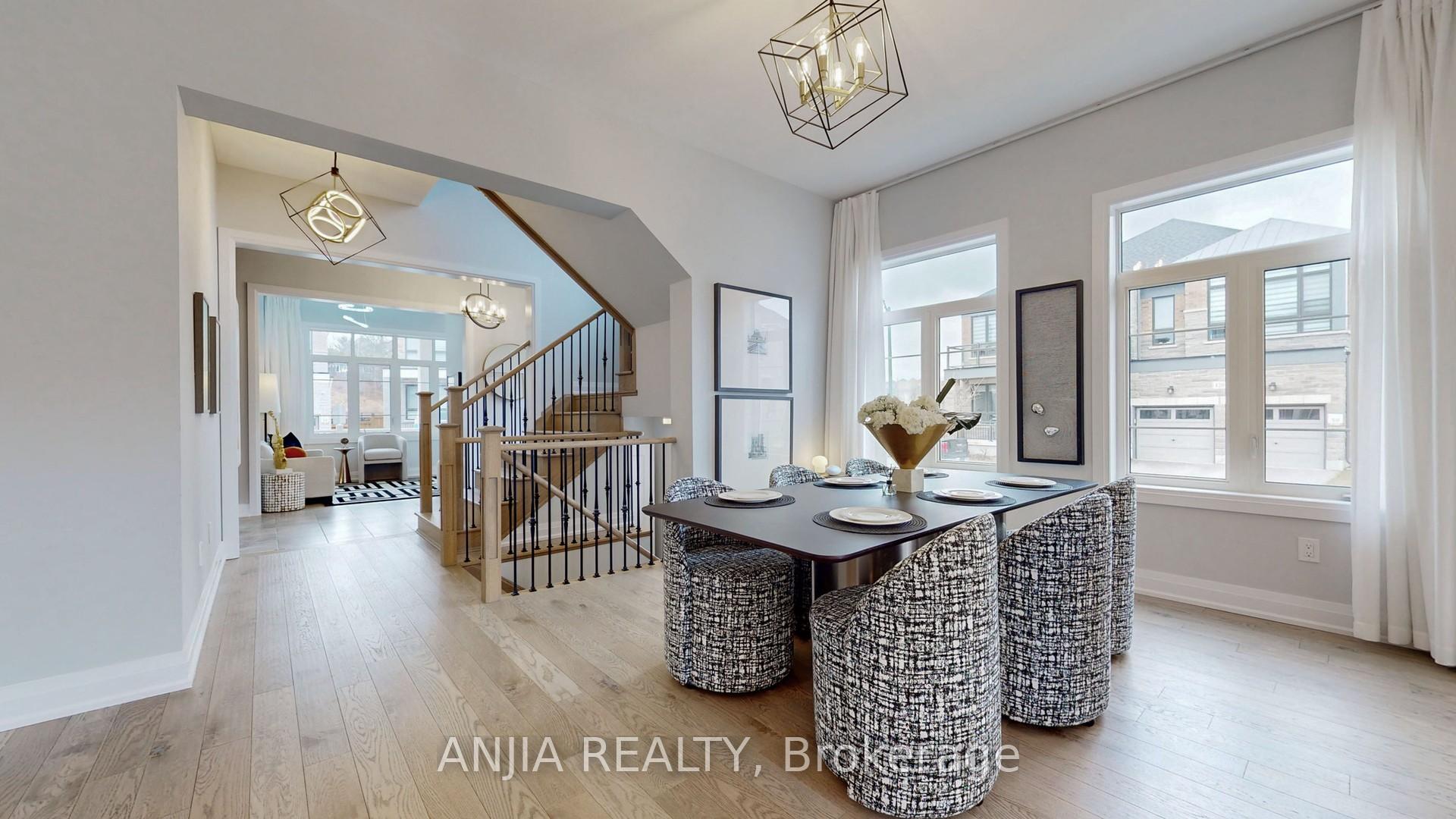 Photo 5 of 129 Pine Hill Crescent, Aurora, Aurora Estates — HOMEH