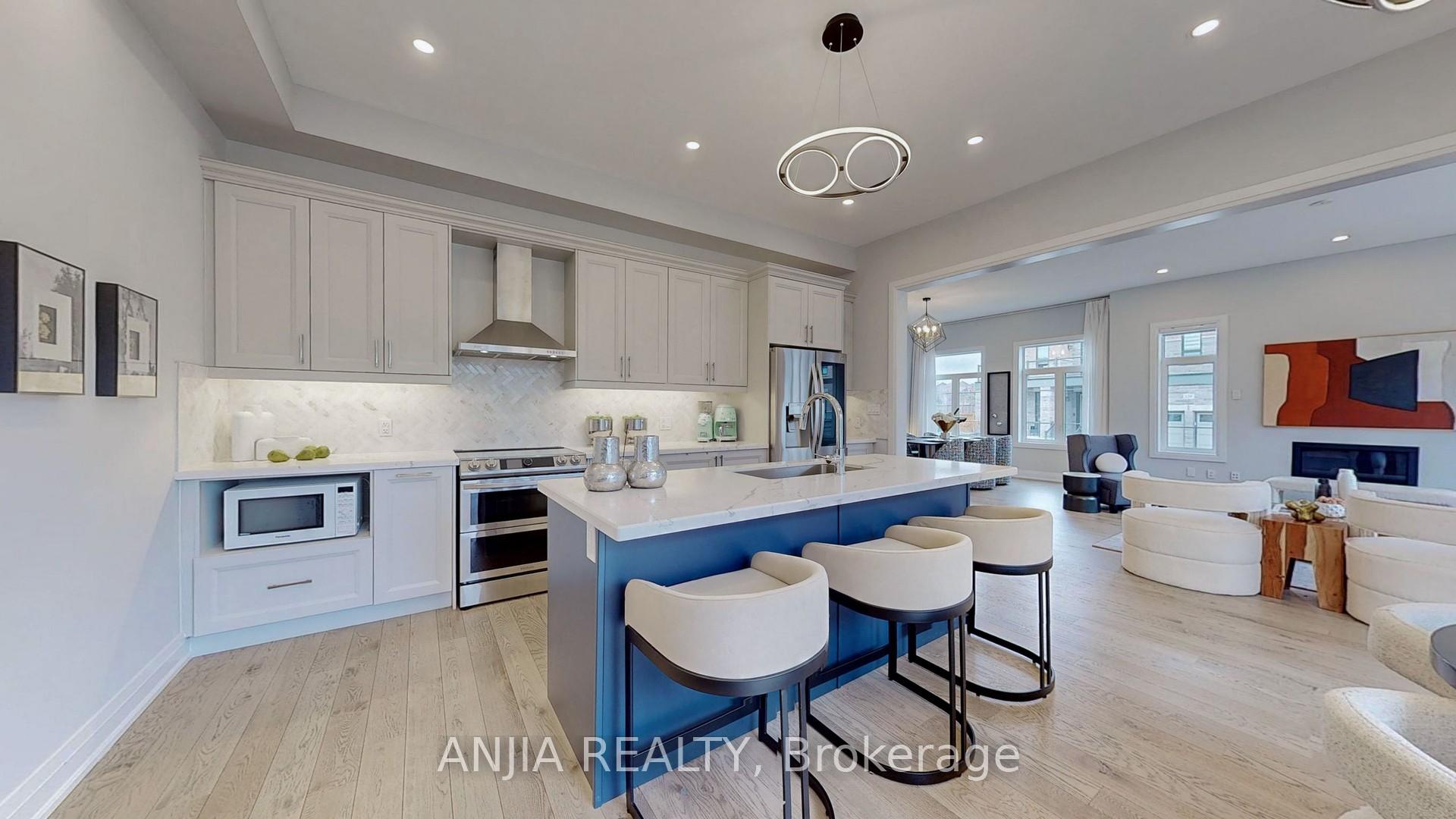 Photo 12 of 129 Pine Hill Crescent, Aurora, Aurora Estates — HOMEH