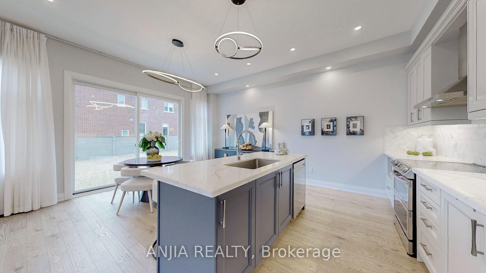 Photo 10 of 129 Pine Hill Crescent, Aurora, Aurora Estates — HOMEH
