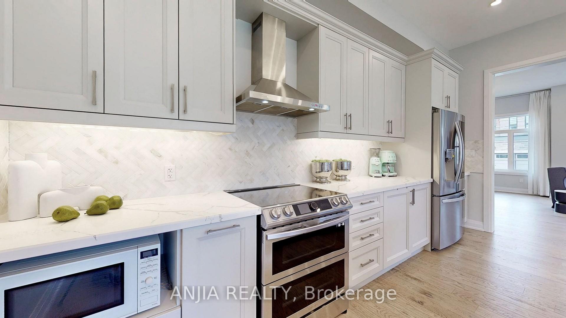 Photo 13 of 129 Pine Hill Crescent, Aurora, Aurora Estates — HOMEH