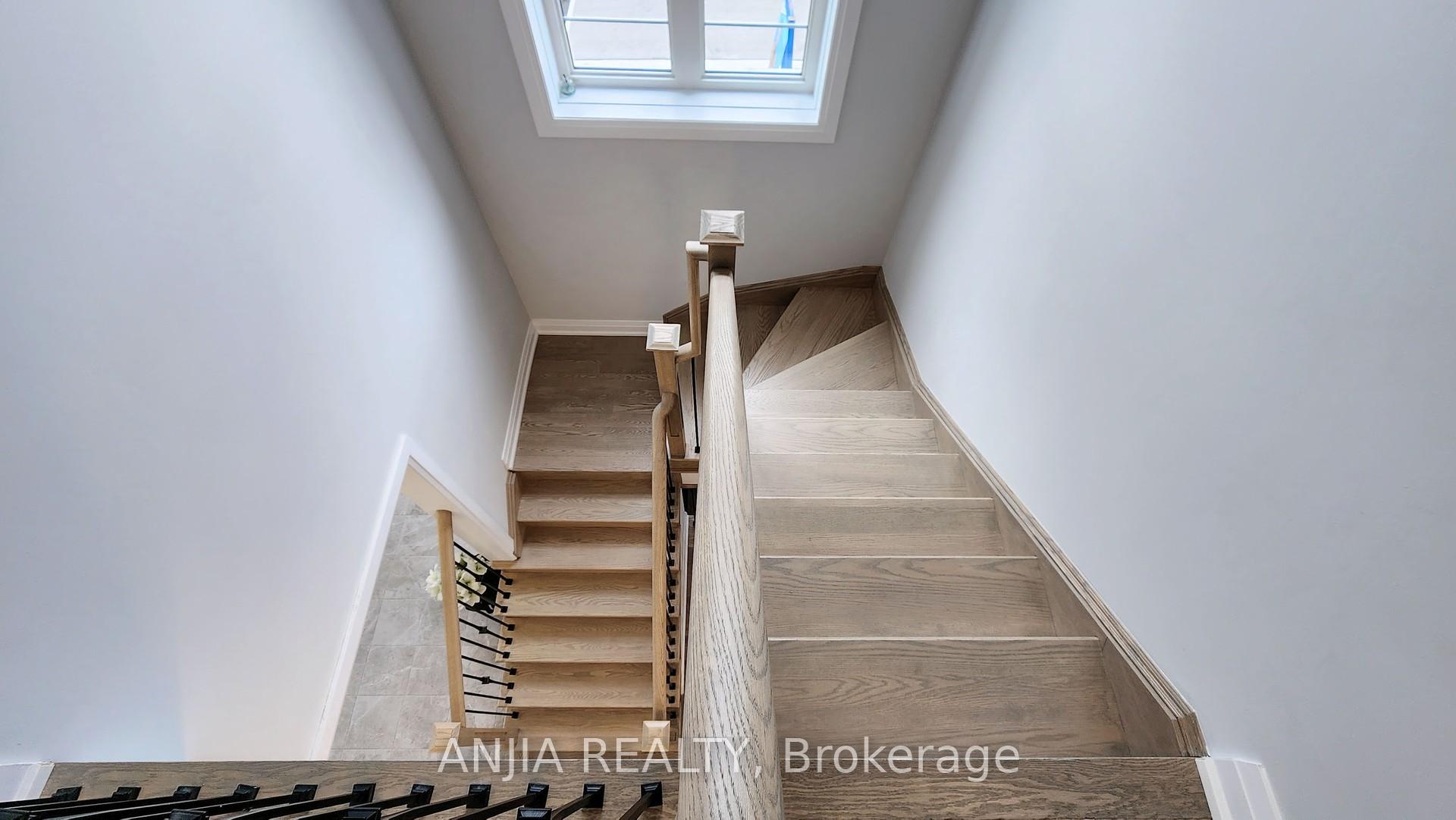 Photo 35 of 129 Pine Hill Crescent, Aurora, Aurora Estates — HOMEH