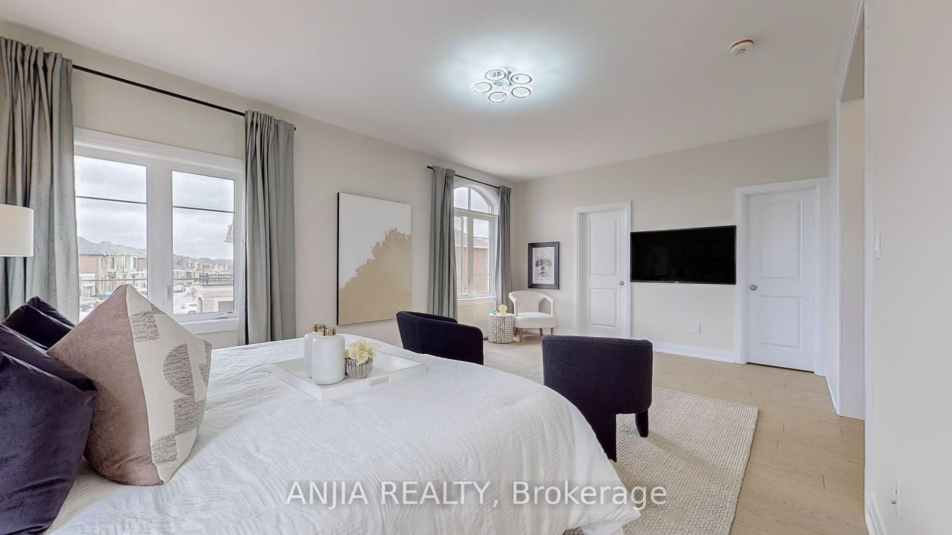 Photo 22 of 129 Pine Hill Crescent, Aurora, Aurora Estates — HOMEH