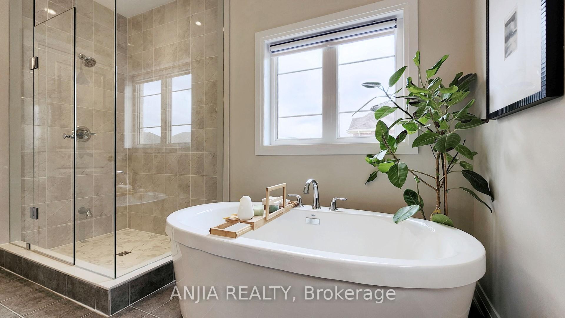 Photo 21 of 129 Pine Hill Crescent, Aurora, Aurora Estates — HOMEH
