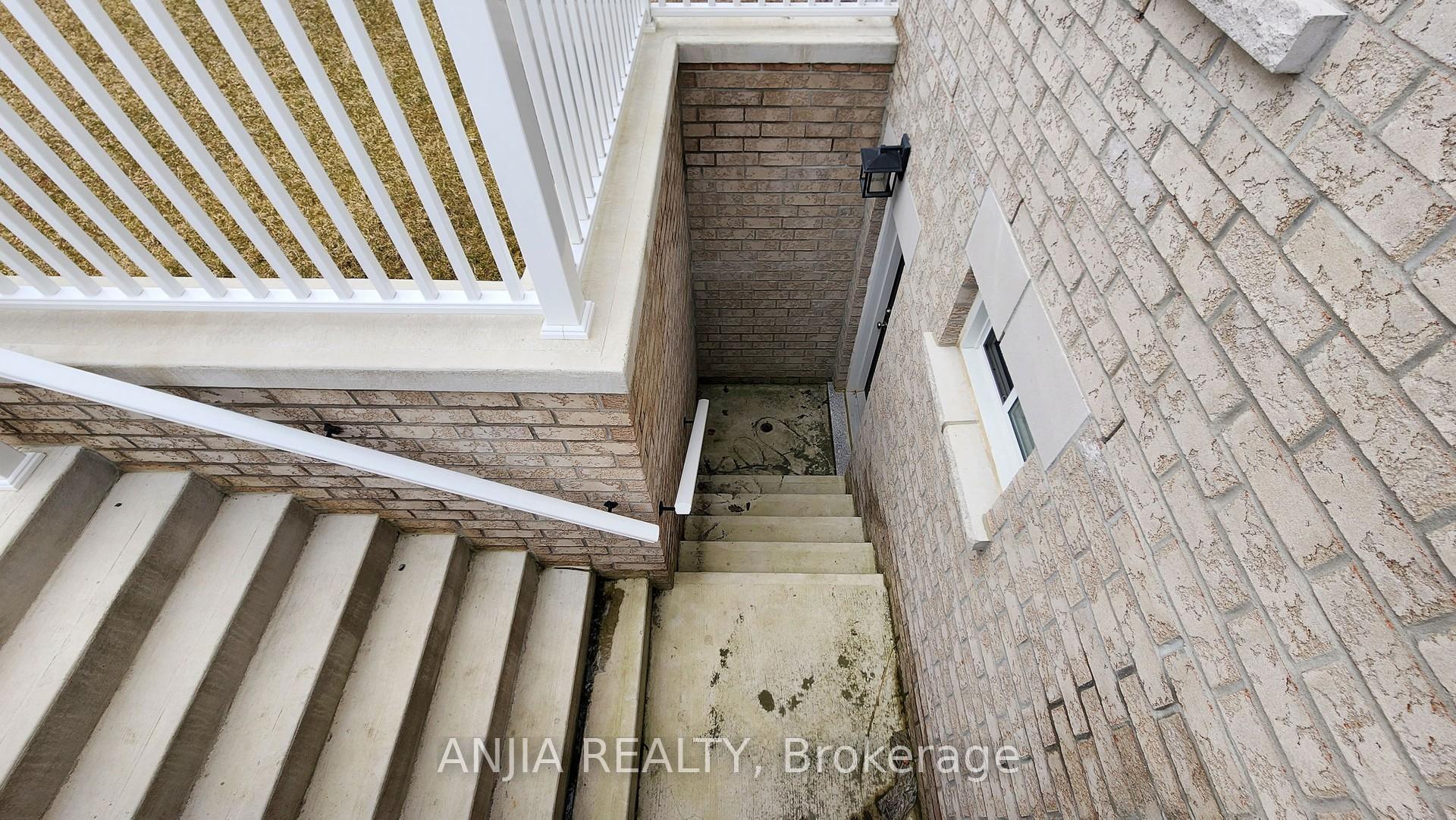 Photo 33 of 129 Pine Hill Crescent, Aurora, Aurora Estates — HOMEH