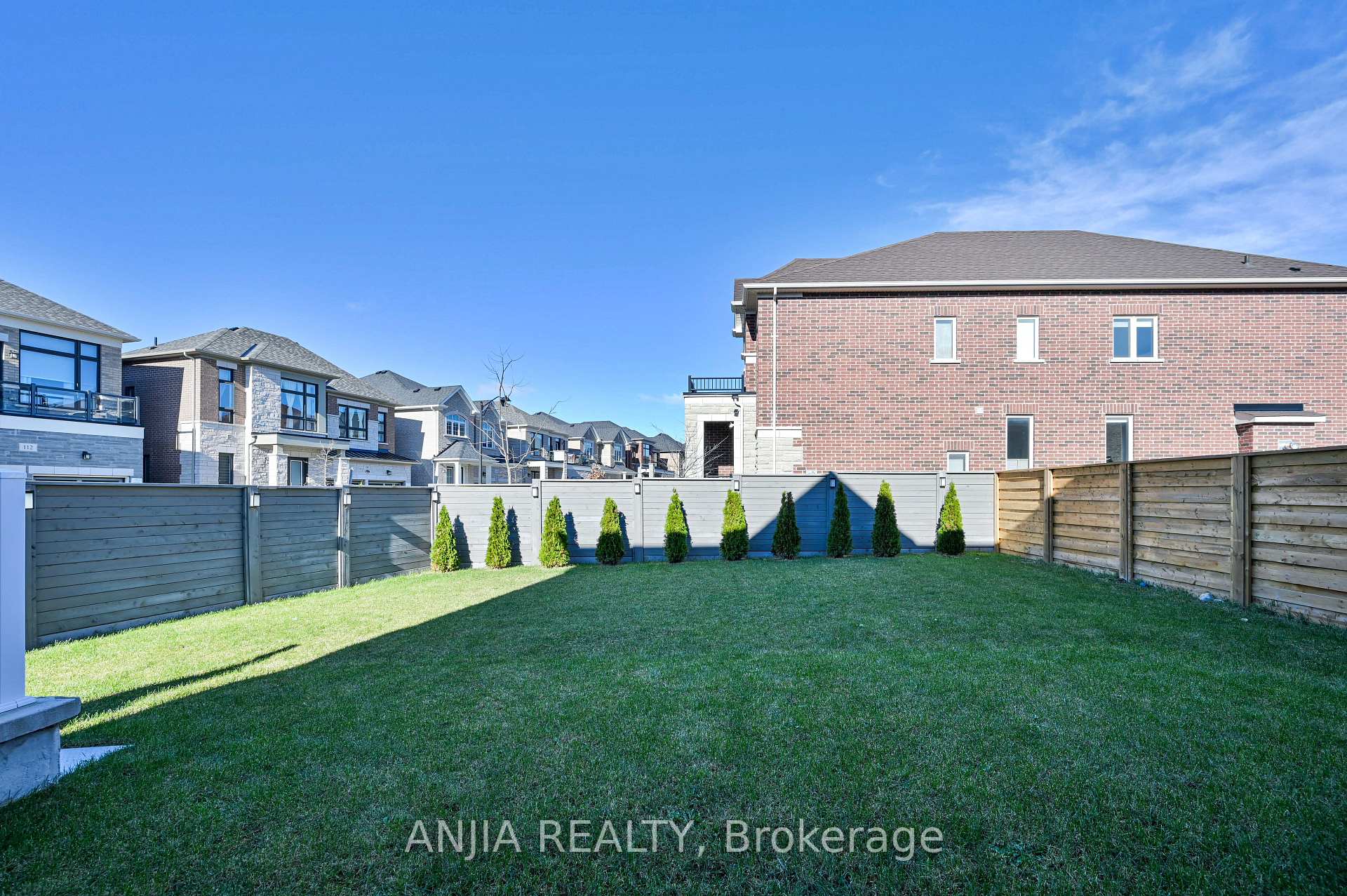Photo 39 of 129 Pine Hill Crescent, Aurora, Aurora Estates — HOMEH