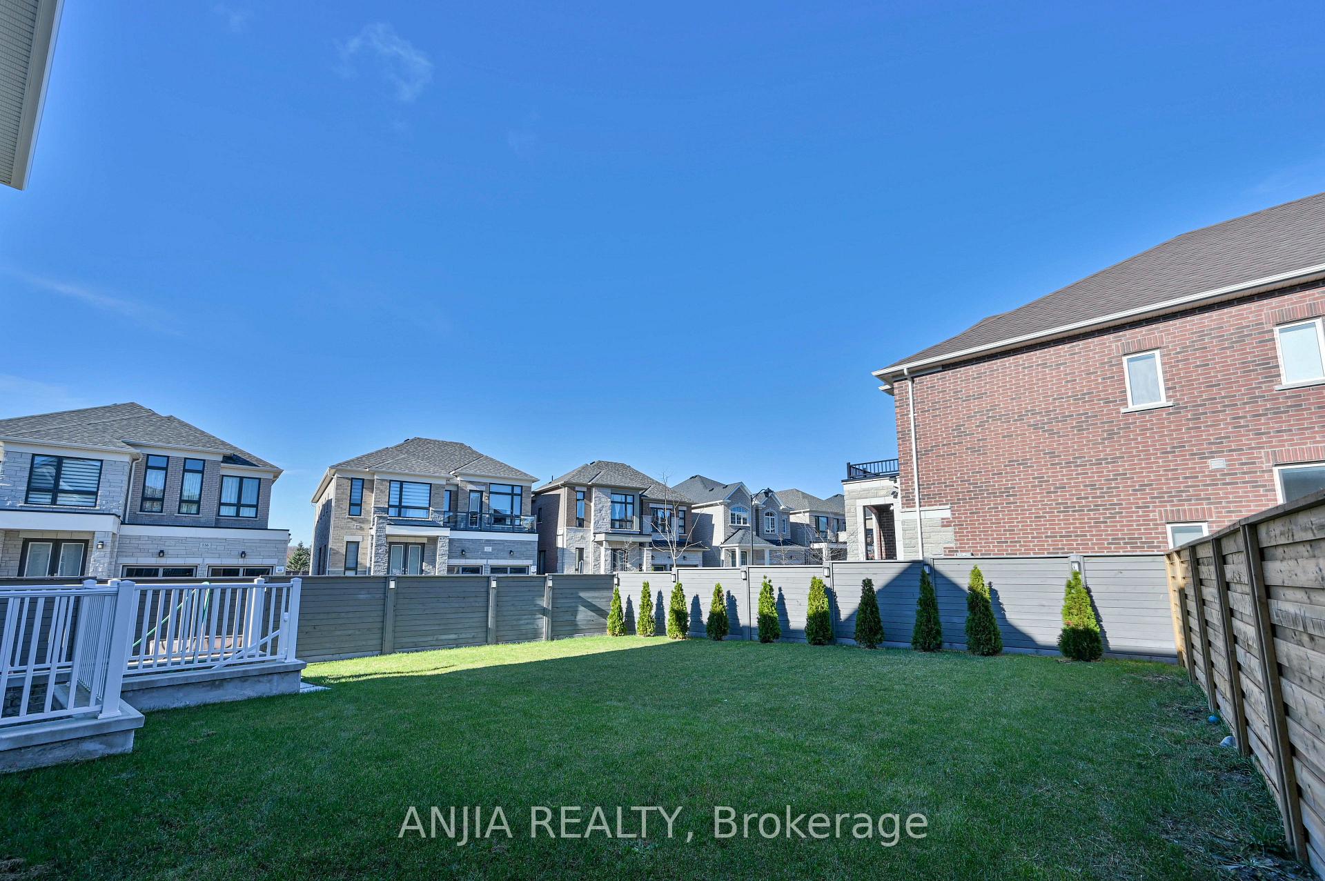 Photo 40 of 129 Pine Hill Crescent, Aurora, Aurora Estates — HOMEH