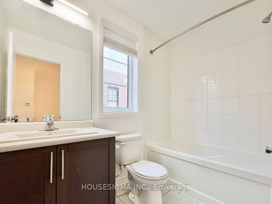 Photo 11 of 40 Clarington Boulevard, Clarington, Bowmanville — HOMEH