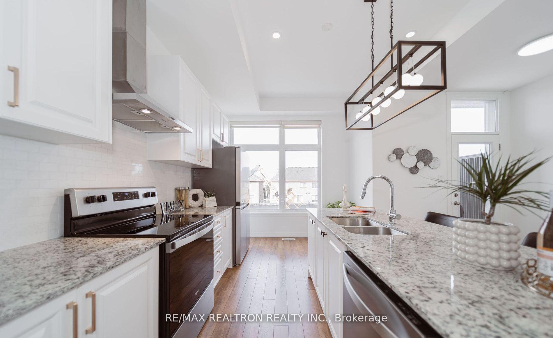 Photo 17 of 58 Alan Francis Lane, Markham, Cachet — HOMEH