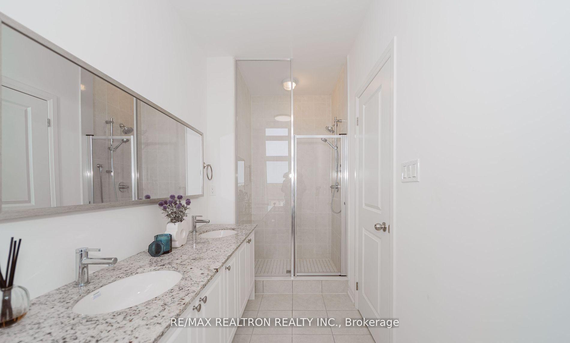 Photo 24 of 58 Alan Francis Lane, Markham, Cachet — HOMEH