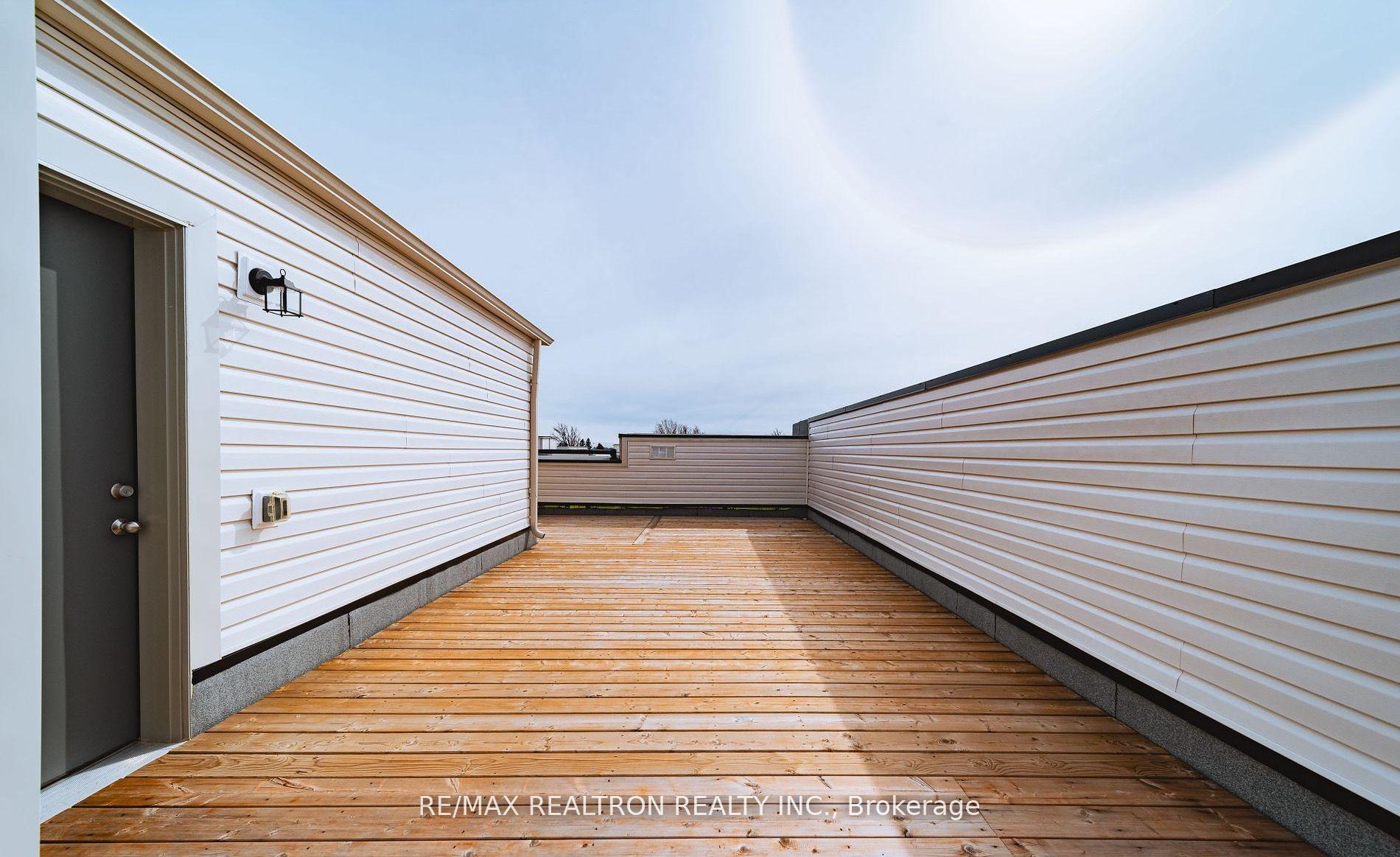 Photo 32 of 58 Alan Francis Lane, Markham, Cachet — HOMEH