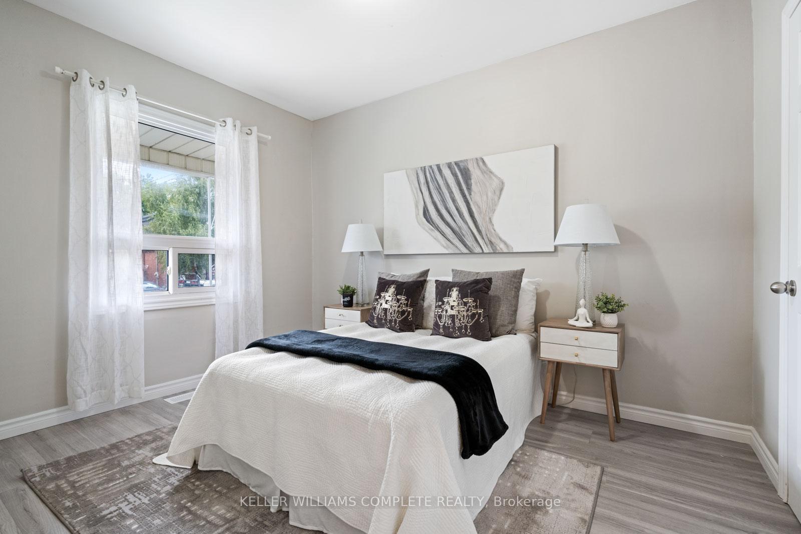 Photo 8 of 100 Park Row Street N, Hamilton, Crown Point — HOMEH