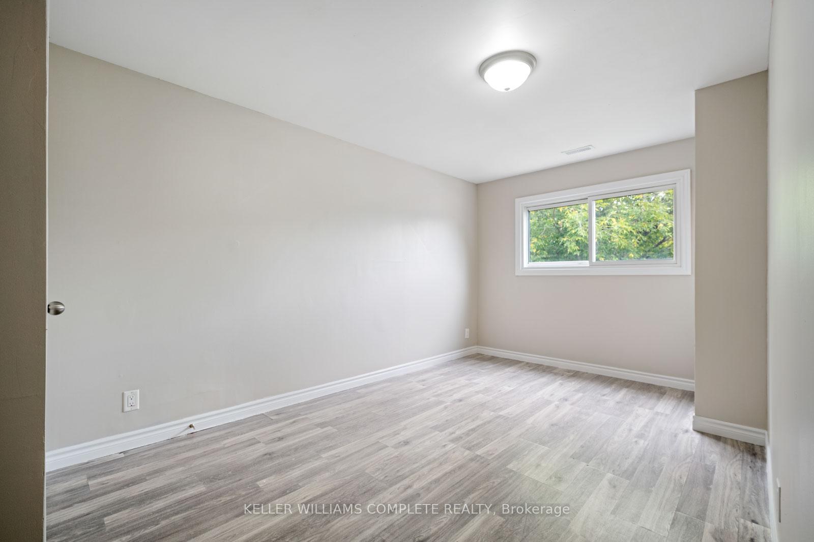 Photo 16 of 100 Park Row Street N, Hamilton, Crown Point — HOMEH