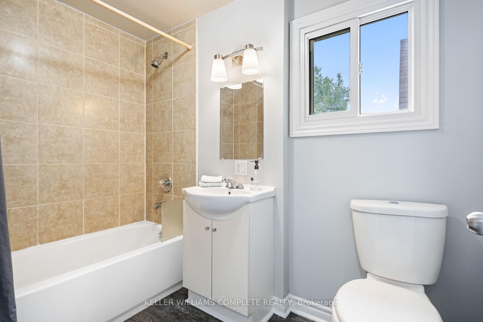 Photo 18 of 100 Park Row Street N, Hamilton, Crown Point — HOMEH
