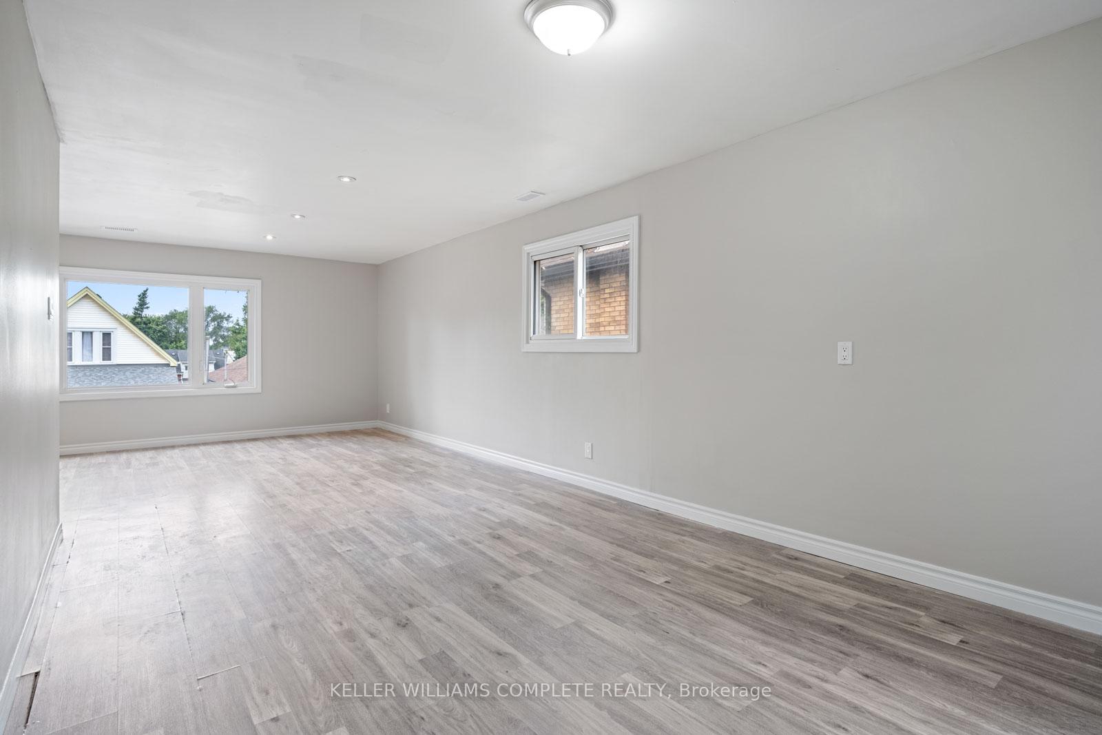 Photo 21 of 100 Park Row Street N, Hamilton, Crown Point — HOMEH